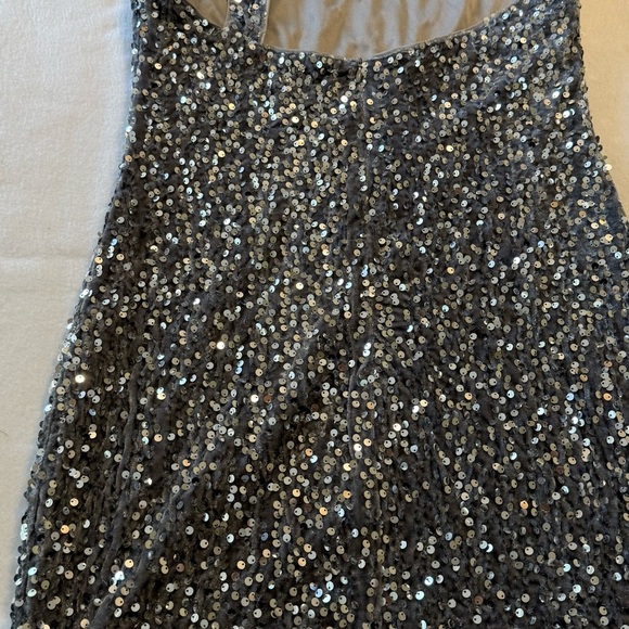 New One Shoulder Body-con Sleeveless Grey Sequence Short Dress. Size Large. - Picture 4 of 16